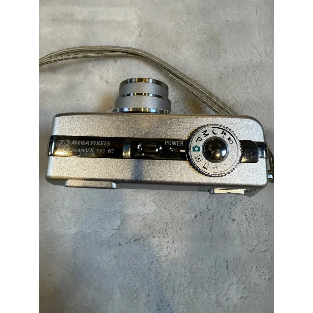 Sony Cyber-shot DSC-W7 7.2MP Digital Camera Silver Carl Zeiss Lens For Parts